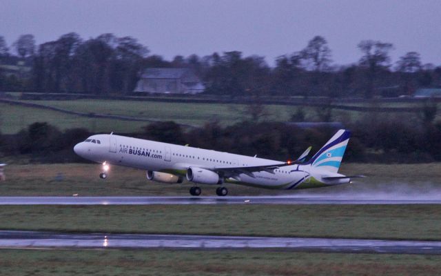 Airbus A321 (HL7211) - air busan a321-231 hl7211 dep shannon this morning 14/11/17.