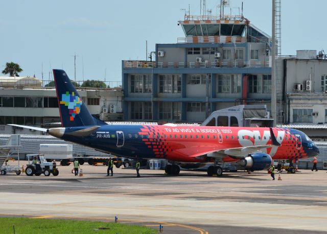 Embraer ERJ-190 (PR-AUQ)