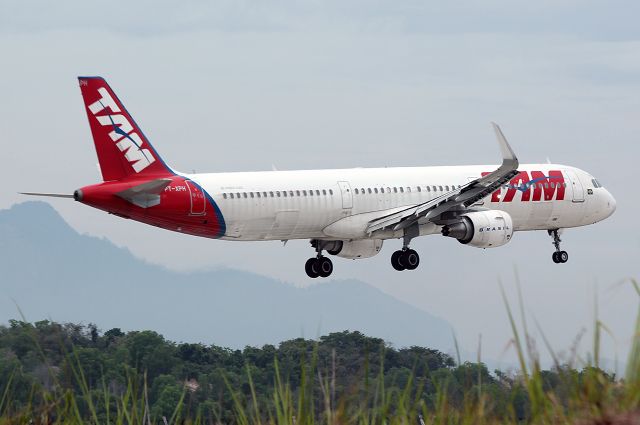 Airbus A321 (PT-XPH)