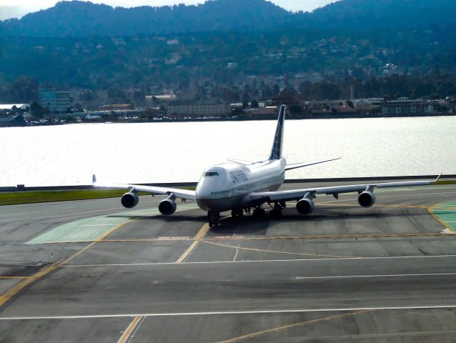 Boeing 747-400 (N118UA)