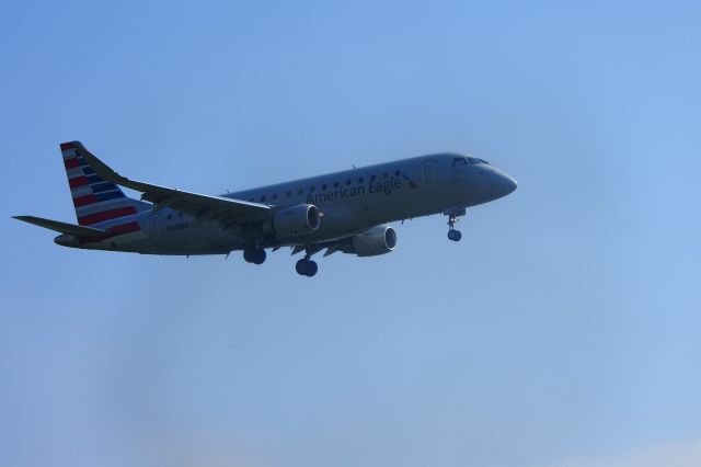 Embraer 170/175 (N248NN)