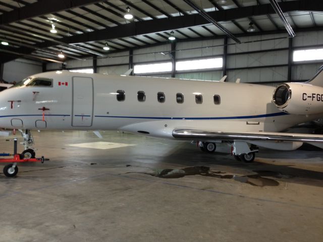 Bombardier Challenger 300 (C-FGGF)