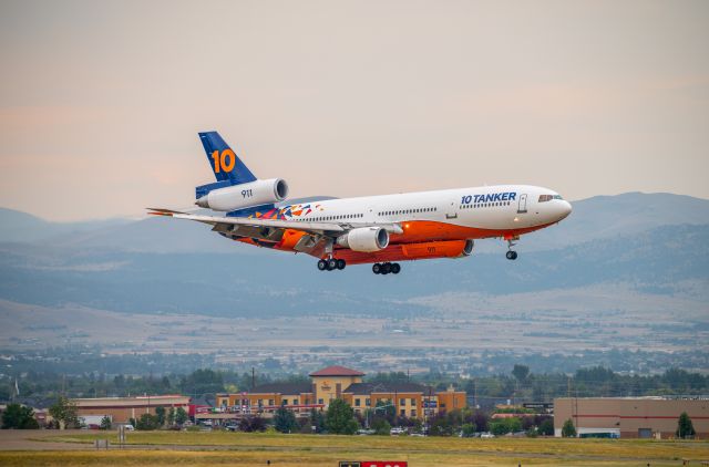 McDonnell Douglas DC-10 (N17085) - 10 Tanker on final into Helena