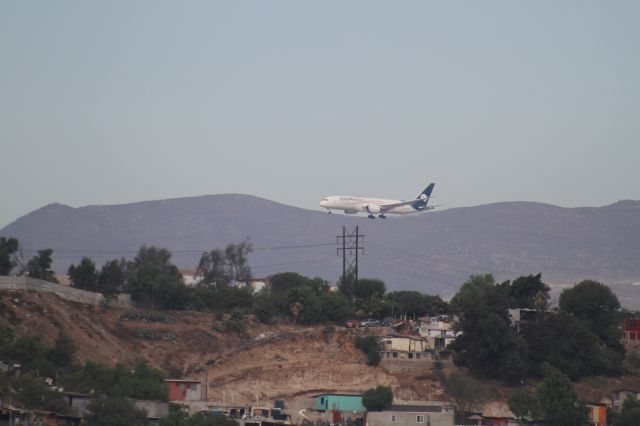 Boeing 787-8 (N966AM) - FINAL APPROACH 27 MMTJ