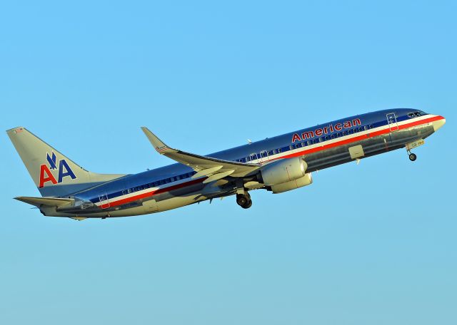 Boeing 737-800 (N903NN)