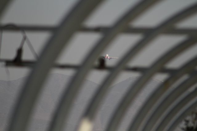 Airbus A321 (XA-VLZ) - FINAL APPROACH 27 MMTJ