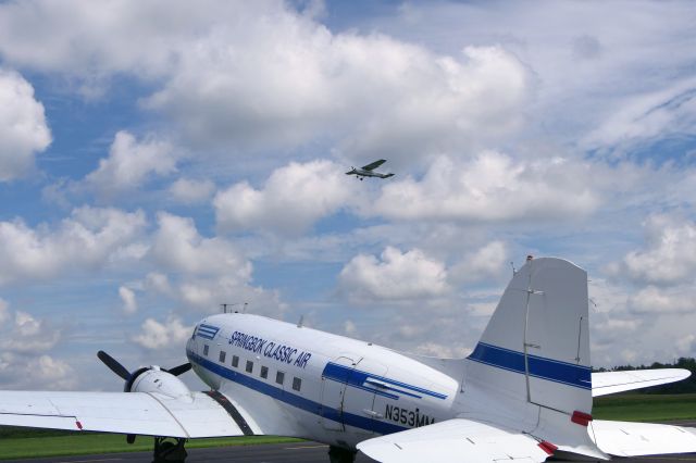 Douglas DC-3 (N353MM)