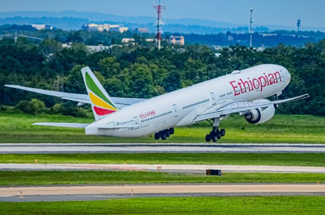 BOEING 777-300 (ET-ASK)