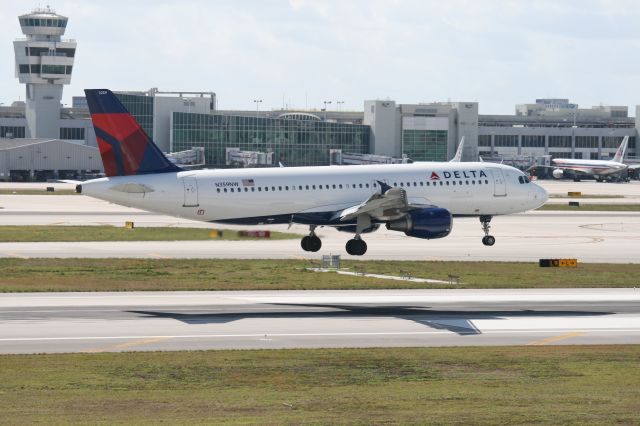 Airbus A320 (N359NW) - Landing in Miami 8R