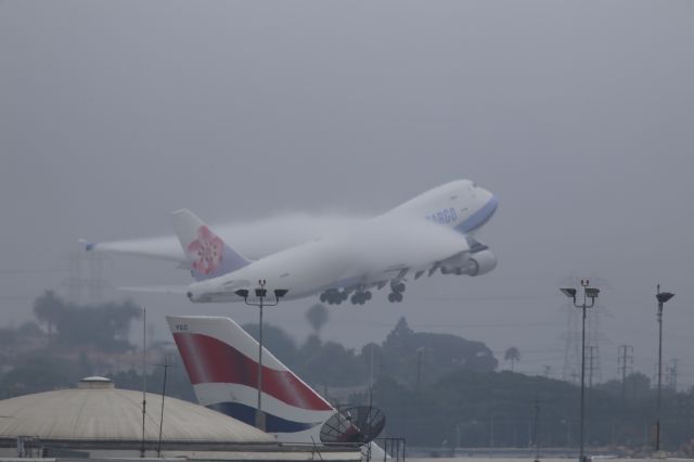 Boeing 747-400 (B-18706)