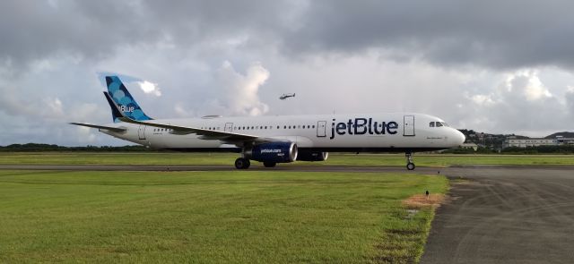 Airbus A321 (N954JB)