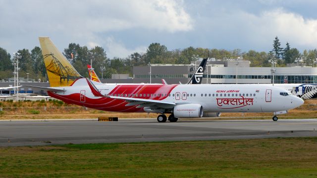 Boeing 737-800 (VT-GHK) - BOE577 taxis onto Rwy 16R for a return flight to KBFI on 9.11.18. (B737-86N(WL) (ln 7149 / cn 43902).