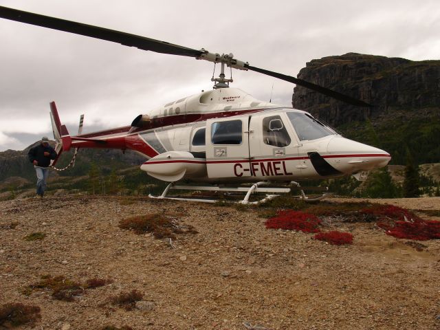 Bell 222 (C-FMEL)