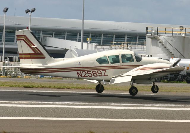 Piper Apache (N2589Z)
