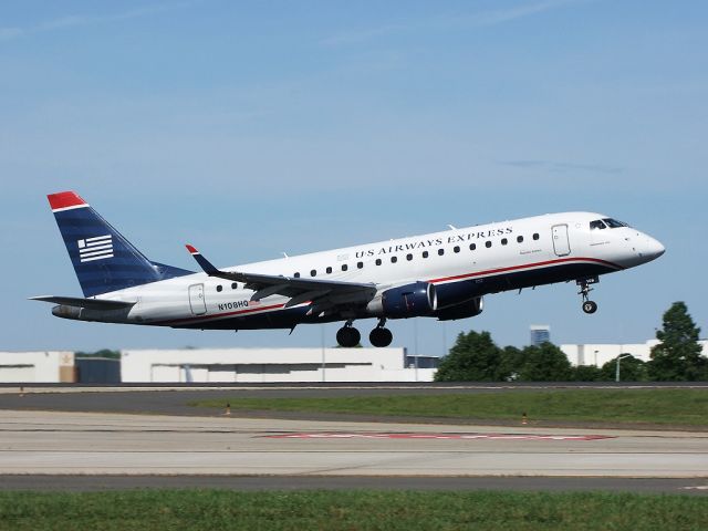 Embraer 170/175 (N108HQ)