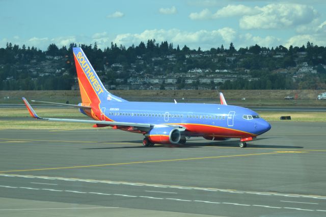 Boeing 737-700 (N953WN) - Taxiing to runway for departure at PDX