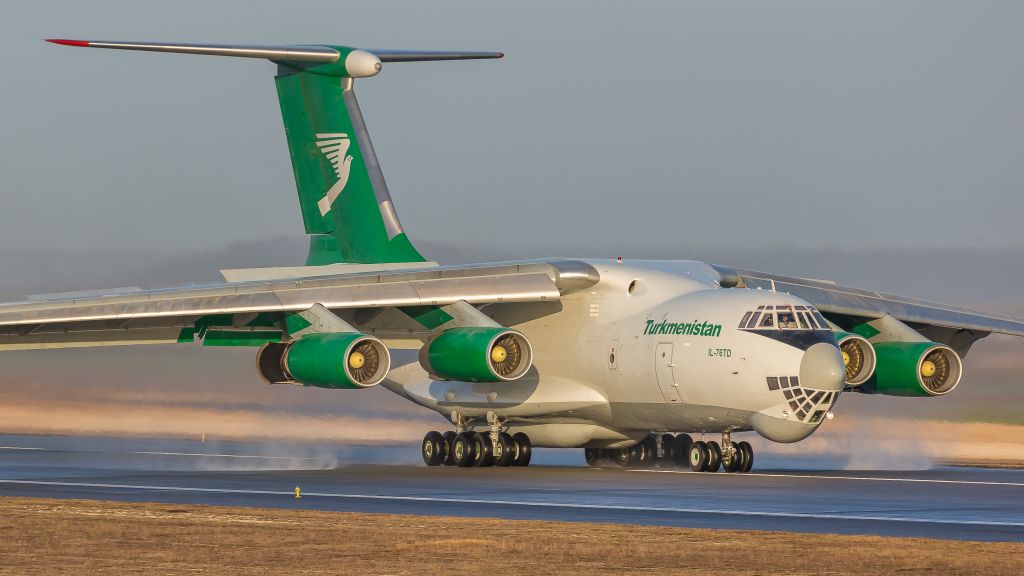 Ilyushin Il-76 (EZ-F428)