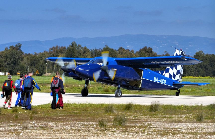 Dornier Do-28B Agur (HA-ACO) - 2003 - The Parachutists Ride...