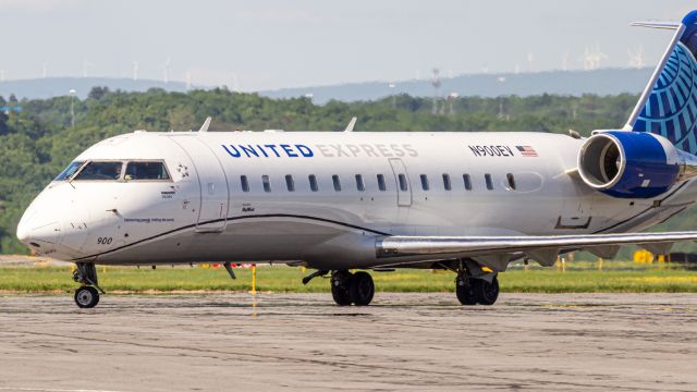 Canadair Regional Jet CRJ-200 (N900EV)