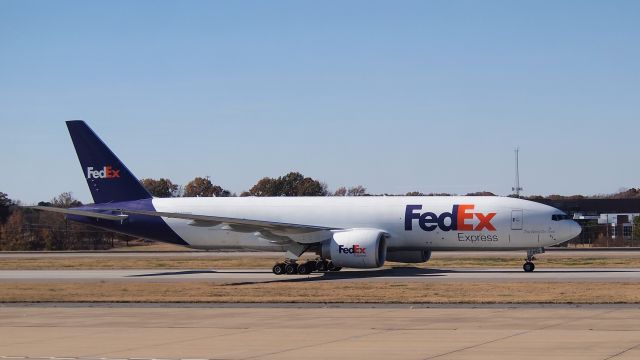 BOEING 777-200LR (N892FD) - "Bella-Skye" taxis to the FDX hub.