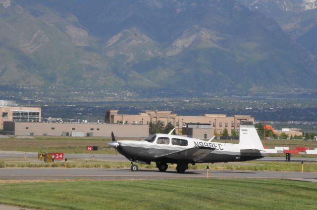 Mooney M-20 (N998EC)