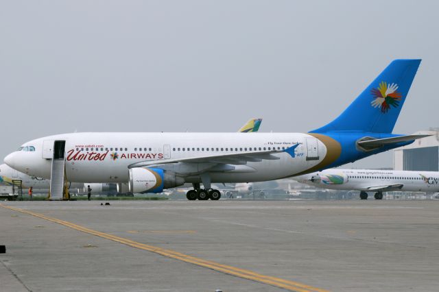 Airbus A310 (S2-AFF)