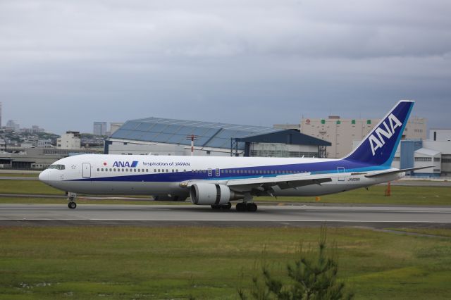 BOEING 767-300 (JA606A)