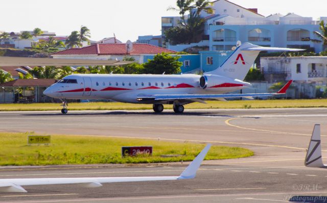 Bombardier Global Express (VP-CEO) - Global Express XRS takeoff run.