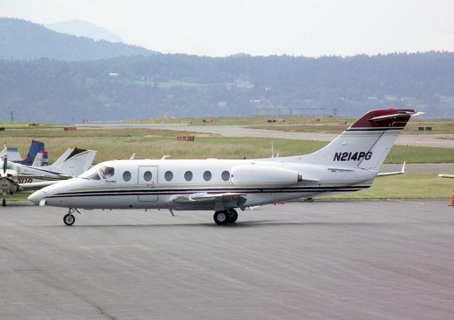 Mitsubishi MU-300 Diamond (N214PG)