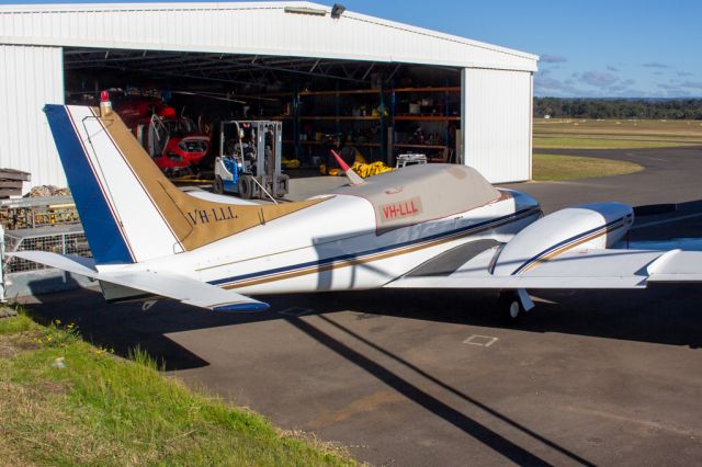 Piper PA-30 Twin Comanche (VH-LLL)