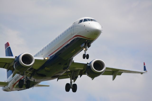 Embraer ERJ-190 (N965UW) - Reagan National, Spring 2014