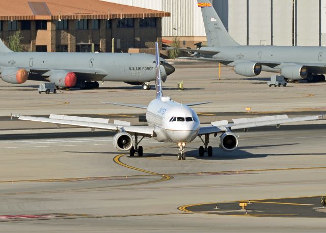 Airbus A320 (N805UA)