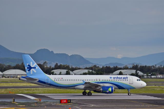 Airbus A320 (XA-JCV) - Airbus A320-214 XA-JCV MSN 3514 of InterJet (EcoJet livery) hold onto position for take off from runway 023R at Mexico City International Airport (08/2019).