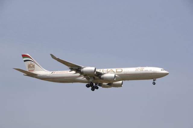 Airbus A340-500 (A6-EHB) - Final Approach to Narita Intl Airport R/W16L on 2011/5/9