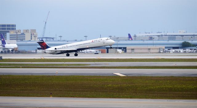 McDonnell Douglas MD-88 (N923DL)