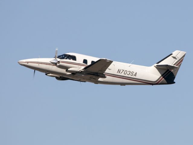 Aero Commander 500 (N703SA) - Take off runway 28.