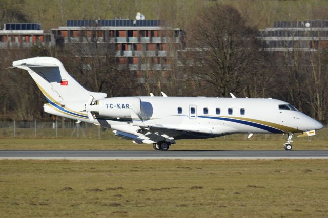 Bombardier Challenger 300 (TC-KAR)