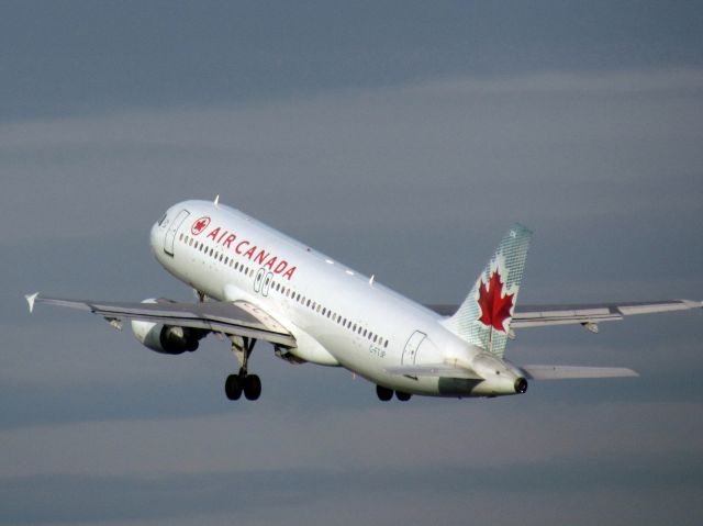 Airbus A320 (C-FTJP)