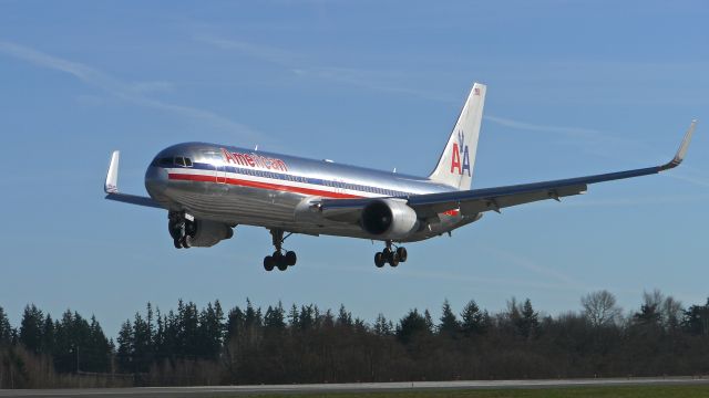 BOEING 767-300 (N397AN) - AAL9631 from KDFW on final to Rwy 34L on 2/17/15. (ln 744 / cn 29604). The aircraft came for maintenance at ATS. The old AAL livery really sparkled in the afternoon sun!