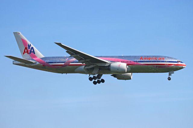 Boeing 777-200 (N759AN)