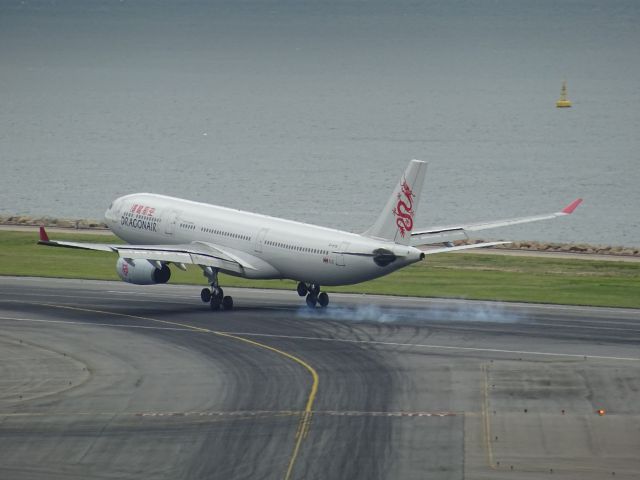 Airbus A330-300 (B-HYB)