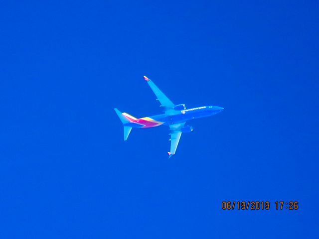 Boeing 737-800 (N8564Z)