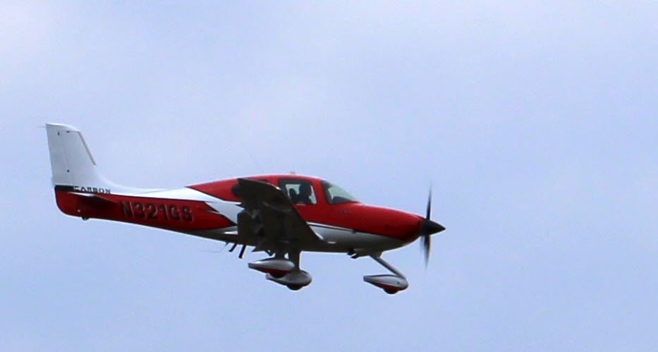Cirrus SR22 Turbo (N321GS) - On short final is this 2018 Cirrus SR22 Turbo from the Winter of 2023.