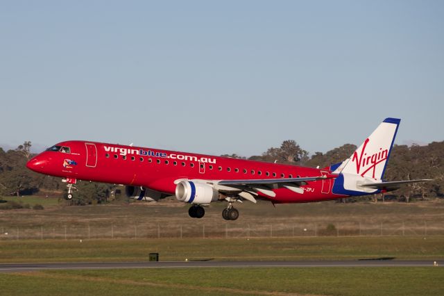 Embraer ERJ-190 (VH-ZPJ)