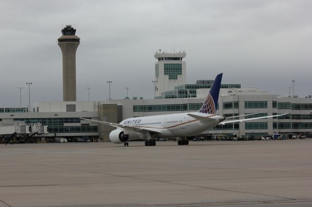 Boeing 787-8 (N20904) - First United 787 in to DIA on 10-13-2012.  Test flight no passengers.