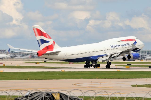 Boeing 747-400 (G-BNLY)