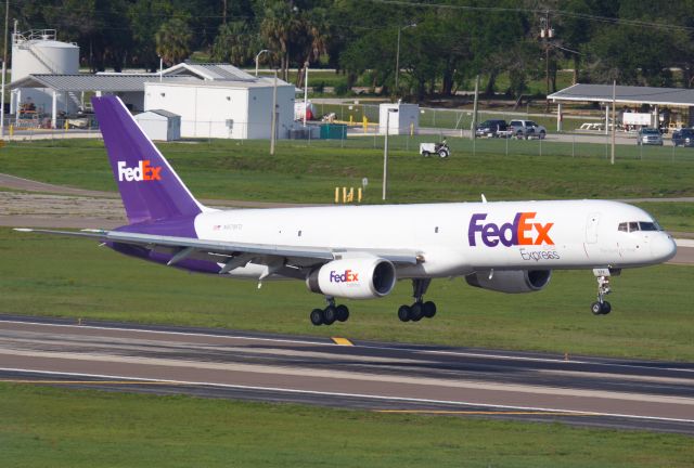 Boeing 757-200 (N978FD)