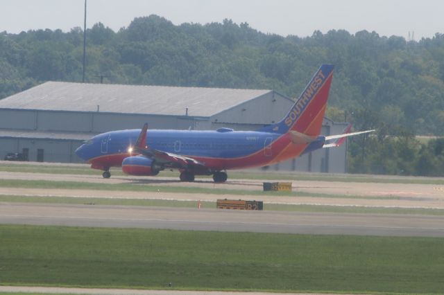 Boeing 737-700 (N264LV)