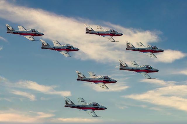 — — - RCAF Snowbirds flight of seven.