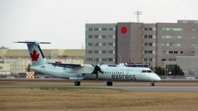 de Havilland Dash 8-400 (C-FSRZ)